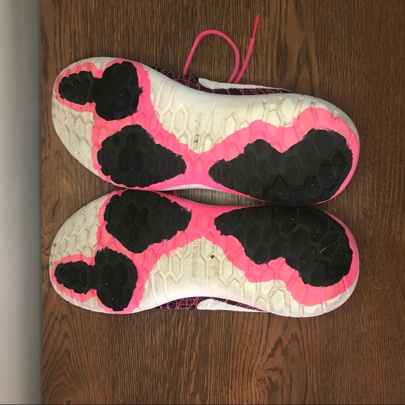 Two pairs of Pink youth Nike 6.5Y US - Picture 8 of 16